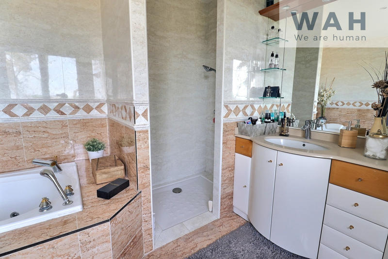 Villa - 226 m² - 7 pièces