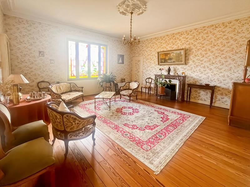 Maison - 301 m² - 10 pièces