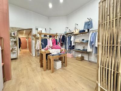 Local commercial - 53 m² - 3 pièces