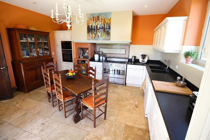 Maison - 405 m² - 10 pièces