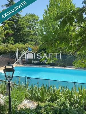 Maison - 230 m² - 7 pièces