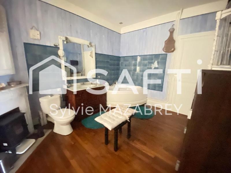 Maison - 210 m² - 11 pièces