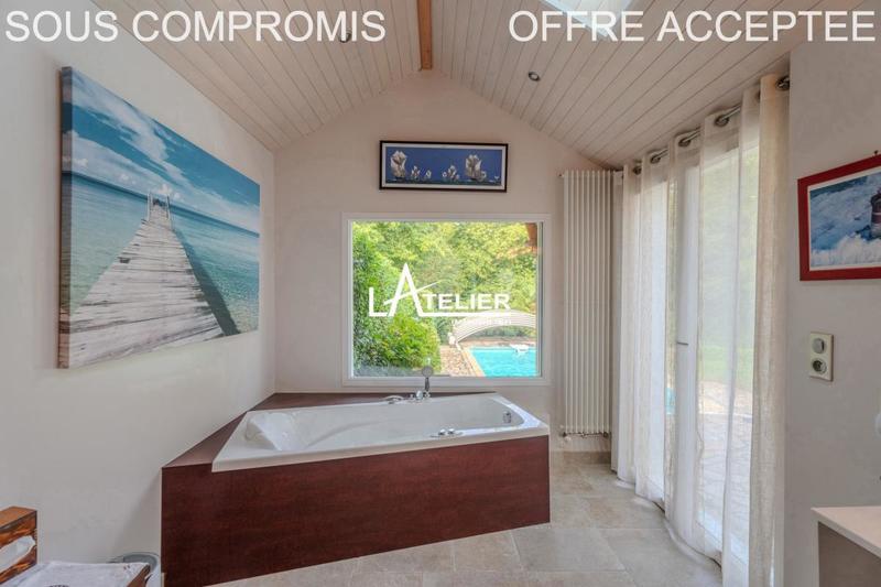 Maison - 230 m² - 8 pièces