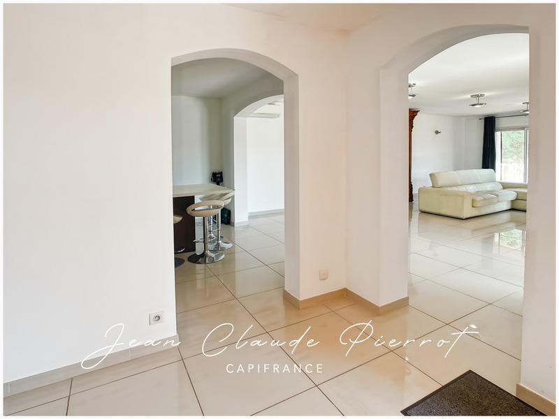 Maison - 218 m² - 5 pièces