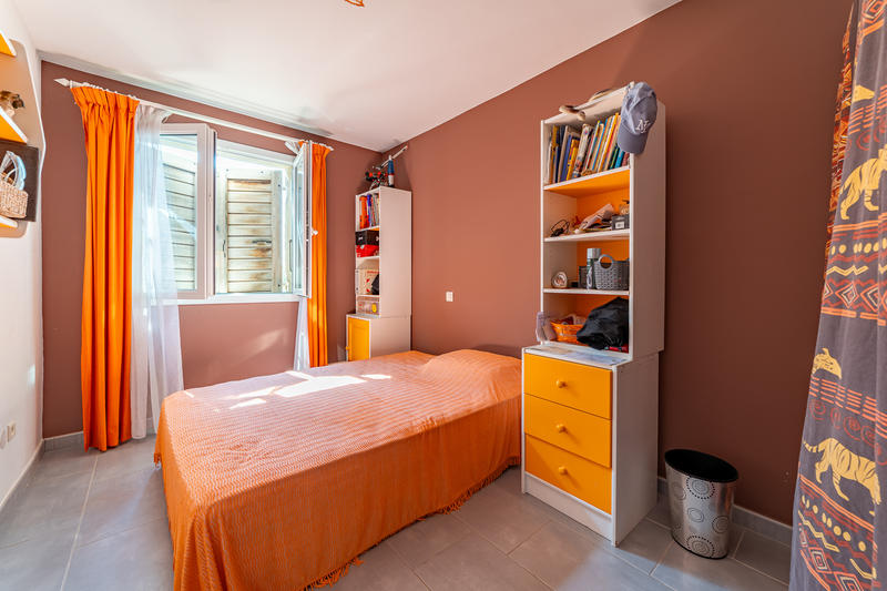 Maison - 220 m² - 8 pièces