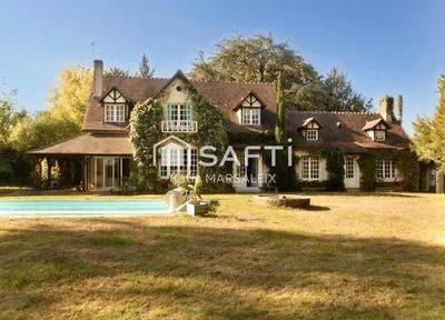 Maison - 239 m² - 9 pièces