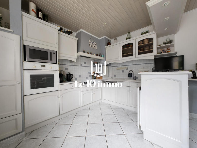 Maison - 182 m² - 8 pièces