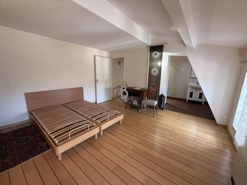 Maison - 236 m² - 7 pièces