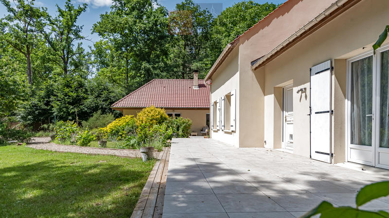 Maison - 212 m² - 9 pièces