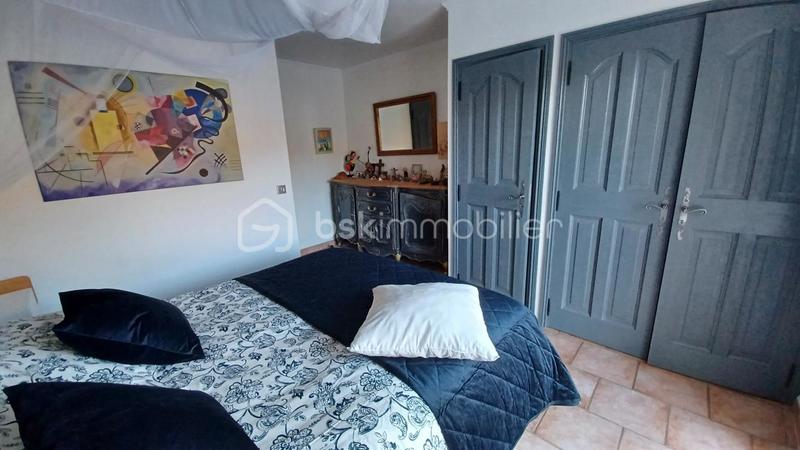 Propriété - 240 m² - 6 pièces