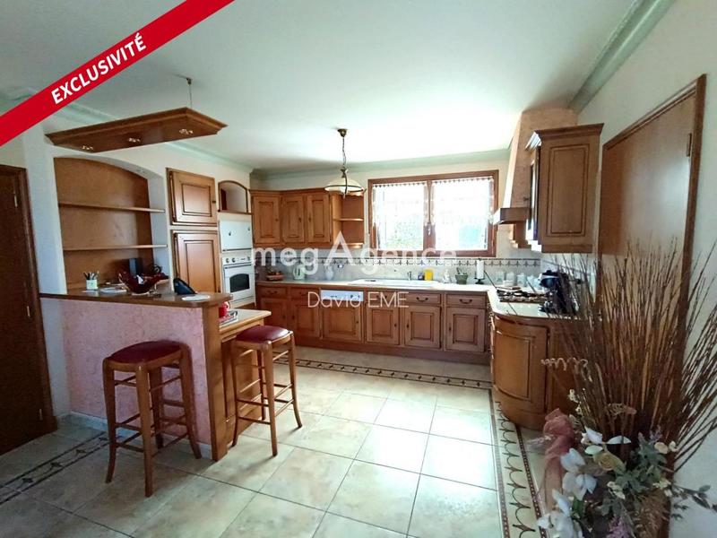 Maison traditionnelle - 172 m² - 9 pièces