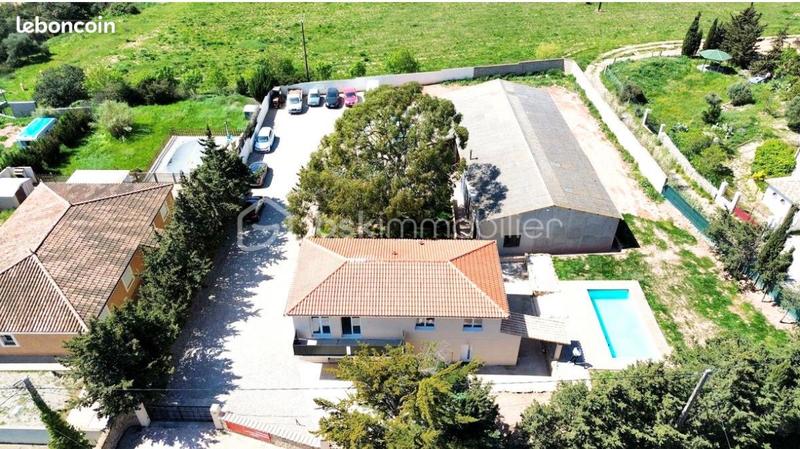 Propriété - 180 m² - 8 pièces