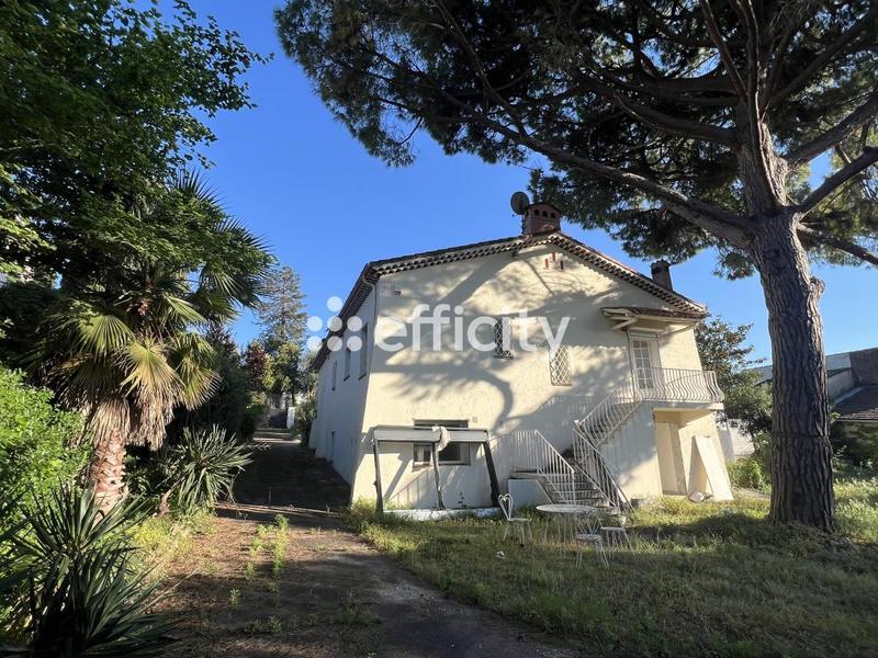 Maison - 258 m² - 6 pièces