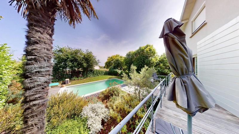 Maison - 208 m² - 6 pièces