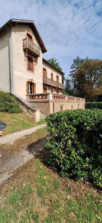 Maison - 1 500 m² - 40 pièces