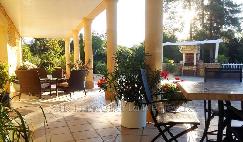 Demeure - 230 m² - 5 pièces