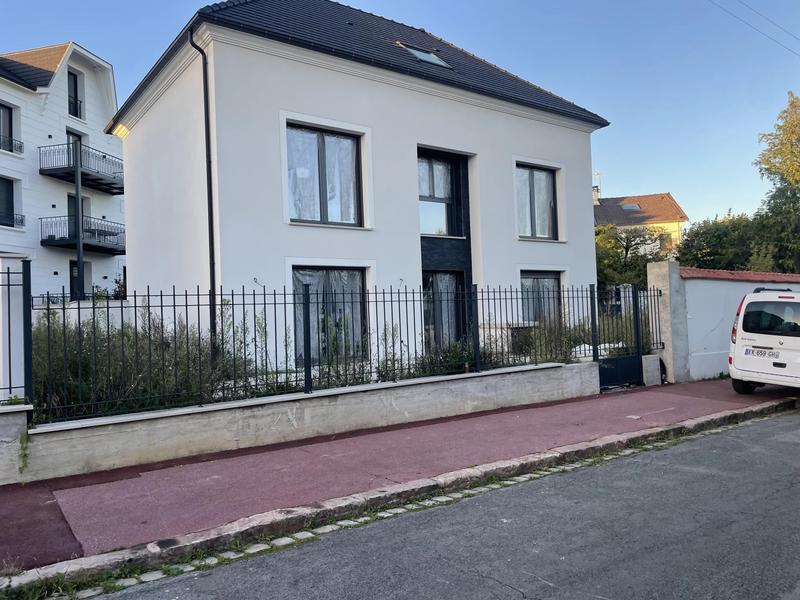 Maison - 205 m² - 9 pièces