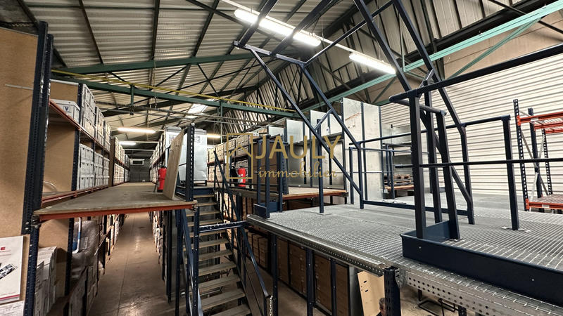 Entrepôt - 2 500 m²