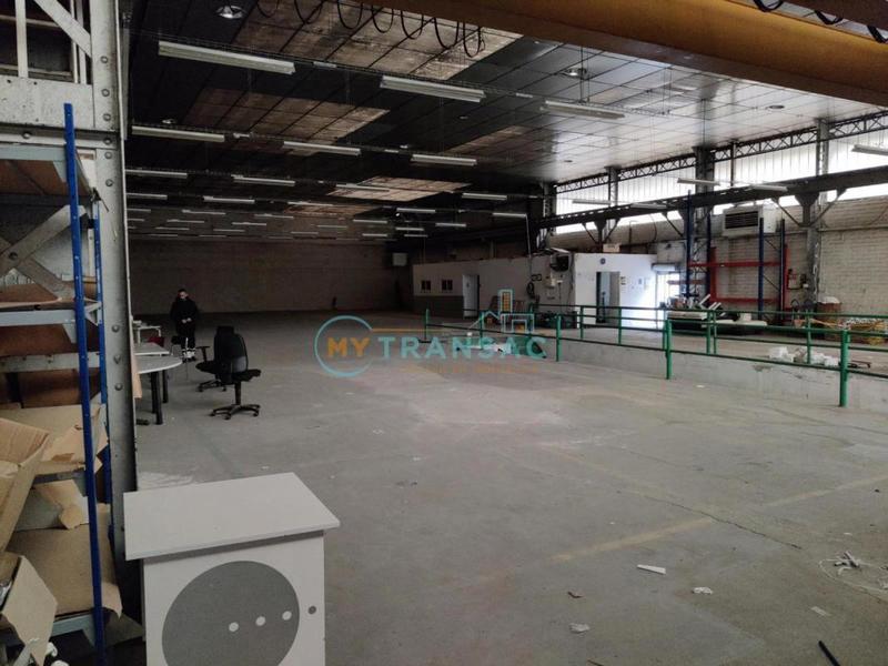 Entrepôt - 1 565 m²