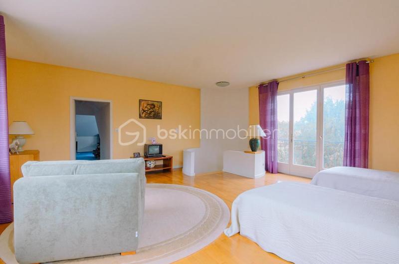 Maison traditionnelle - 222 m² - 6 pièces