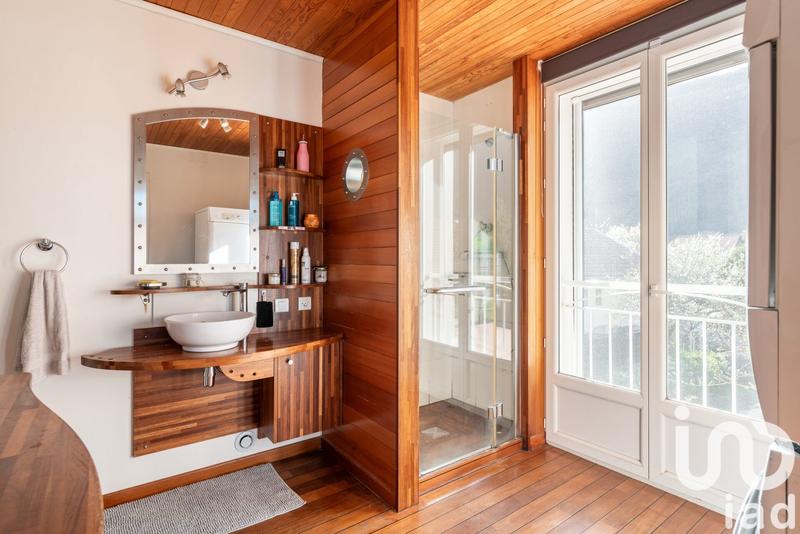 Maison - 208 m² - 6 pièces