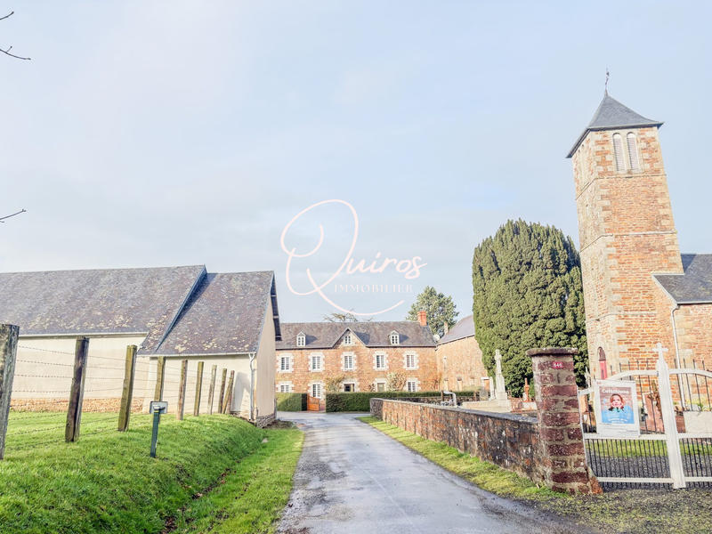 Maison - 230 m² - 7 pièces