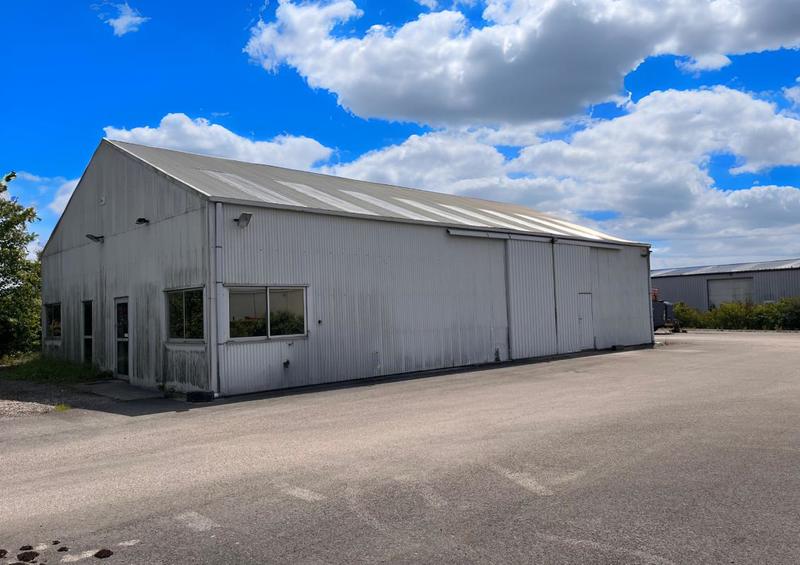Local d'activité / Entrepôt - 270 m²