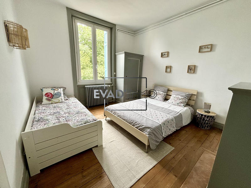 Maison - 325 m² - 10 pièces
