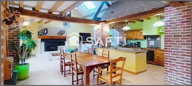 Maison - 240 m² - 8 pièces