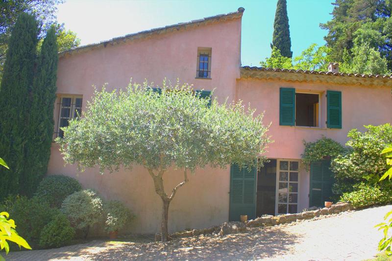 Maison - 300 m² - 12 pièces