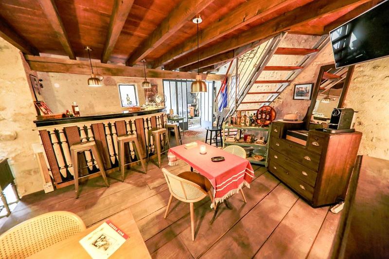 Maison - 250 m² - 9 pièces