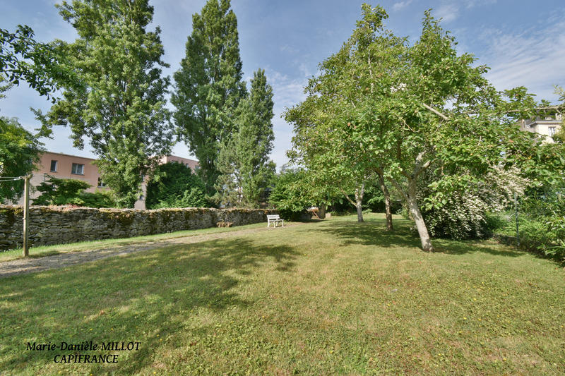 Maison bourgeoise - 240 m² - 9 pièces