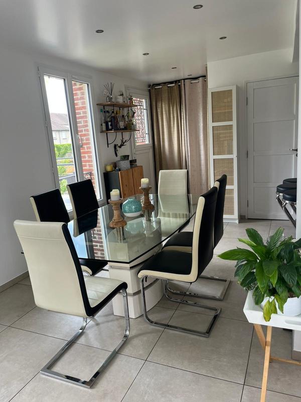 Maison jumelée - 98 m² - 5 pièces