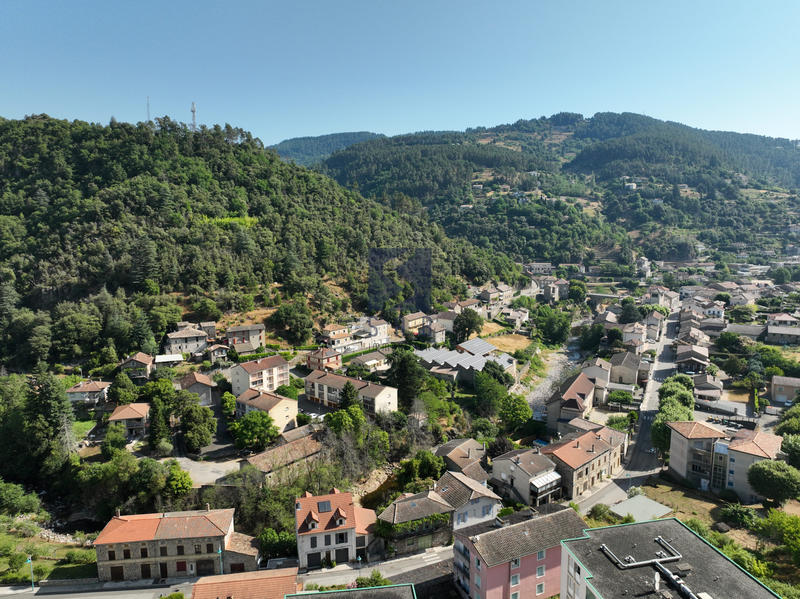 Maison - 205 m² - 11 pièces