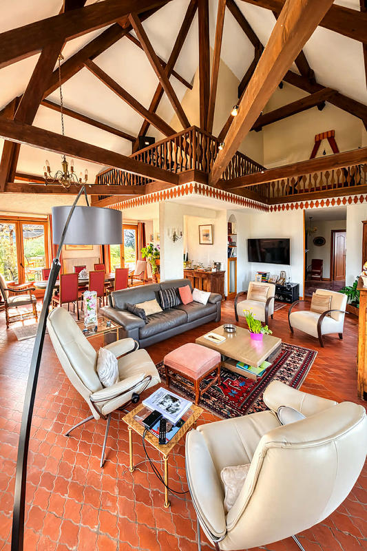 Propriété - 180 m² - 7 pièces