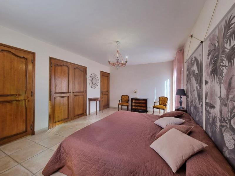 Propriété - 425 m² - 7 pièces