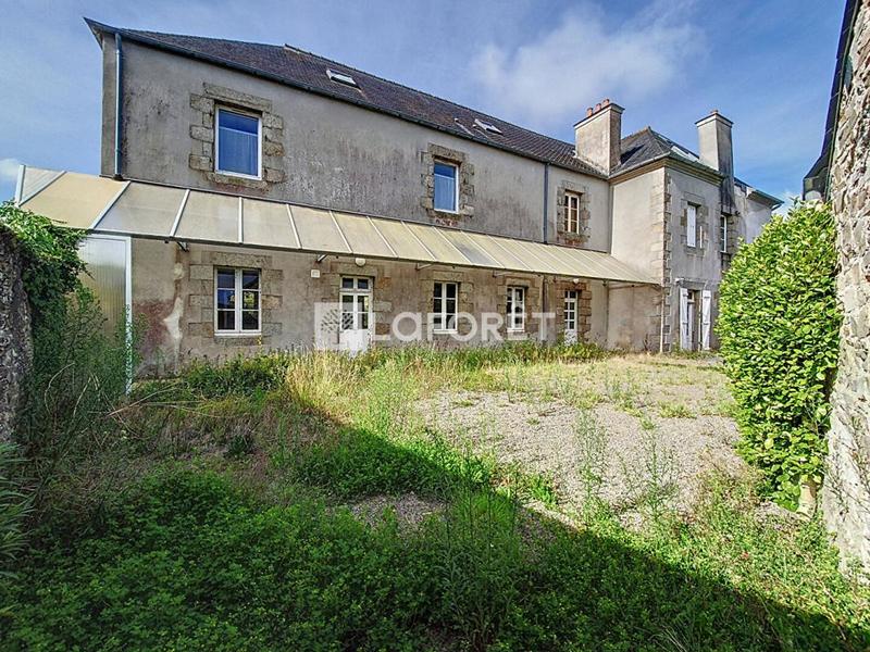 Maison - 382 m² - 18 pièces