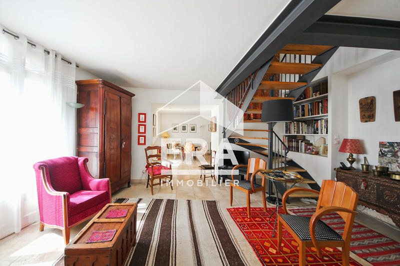 Maison - 220 m² - 8 pièces