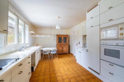 Maison - 250 m² - 7 pièces