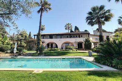 Maison - 380 m² - 10 pièces