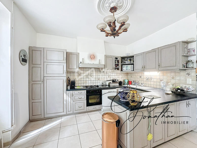 Maison - 460 m² - 8 pièces