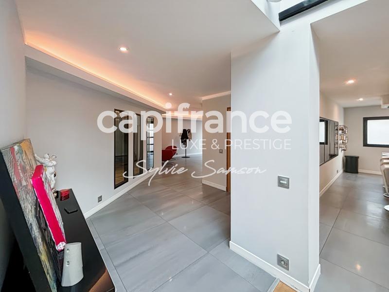 Maison - 477 m² - 12 pièces