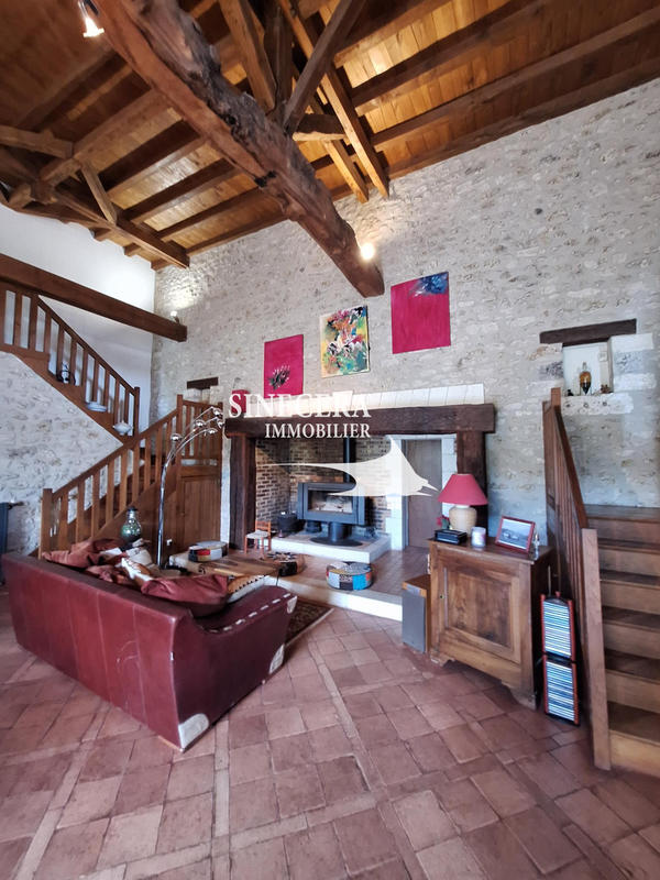 Maison - 230 m² - 8 pièces