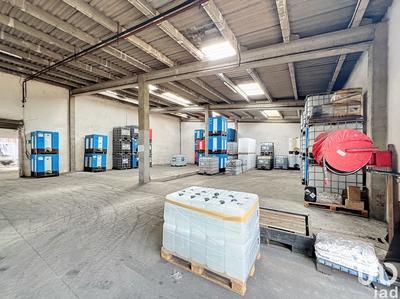 Local commercial - 3 700 m²