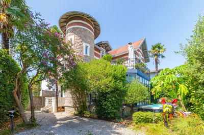 Maison - 270 m² - 7 pièces