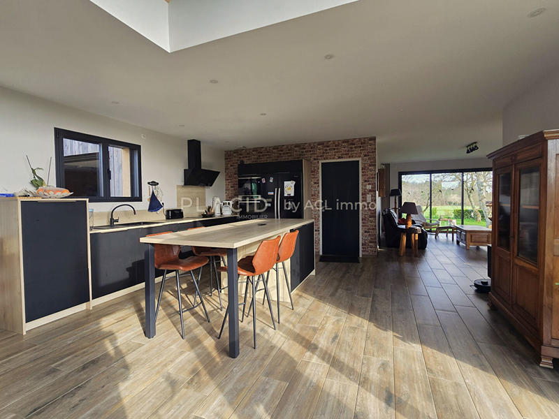 Maison - 181 m² - 6 pièces