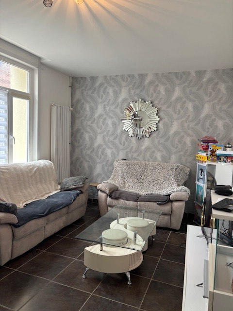 Maison - 93 m² - 8 pièces