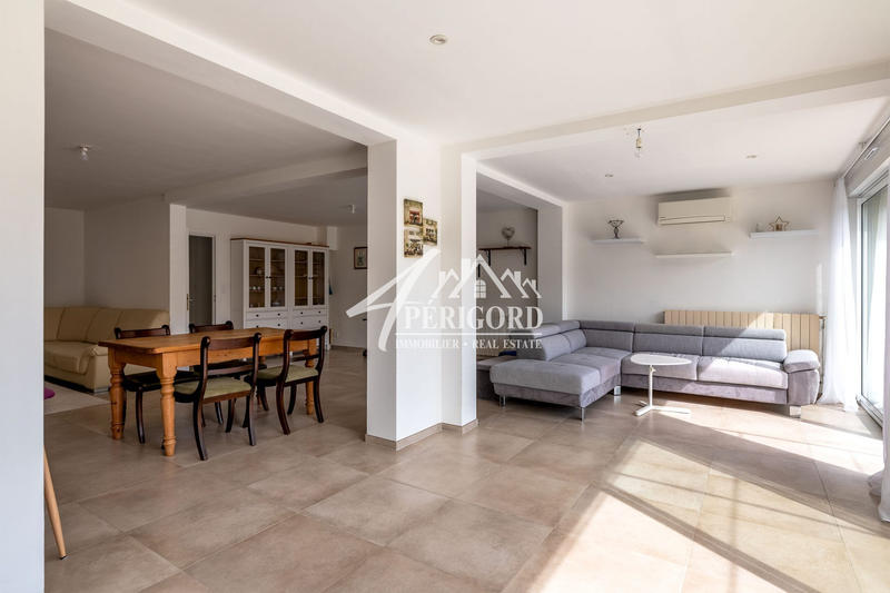 Maison contemporaine - 203 m² - 7 pièces