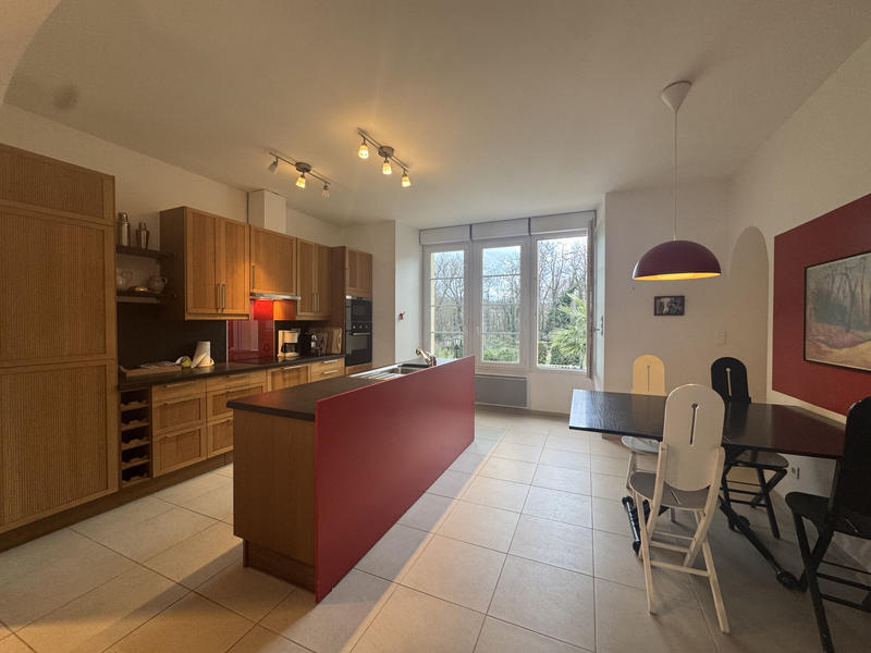 Propriété - 280 m² - 9 pièces