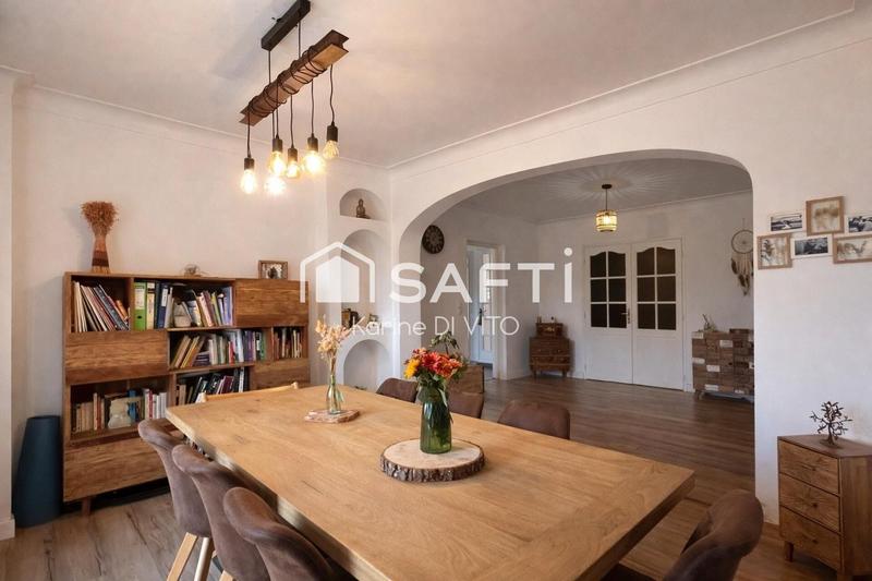 Maison - 203 m² - 8 pièces